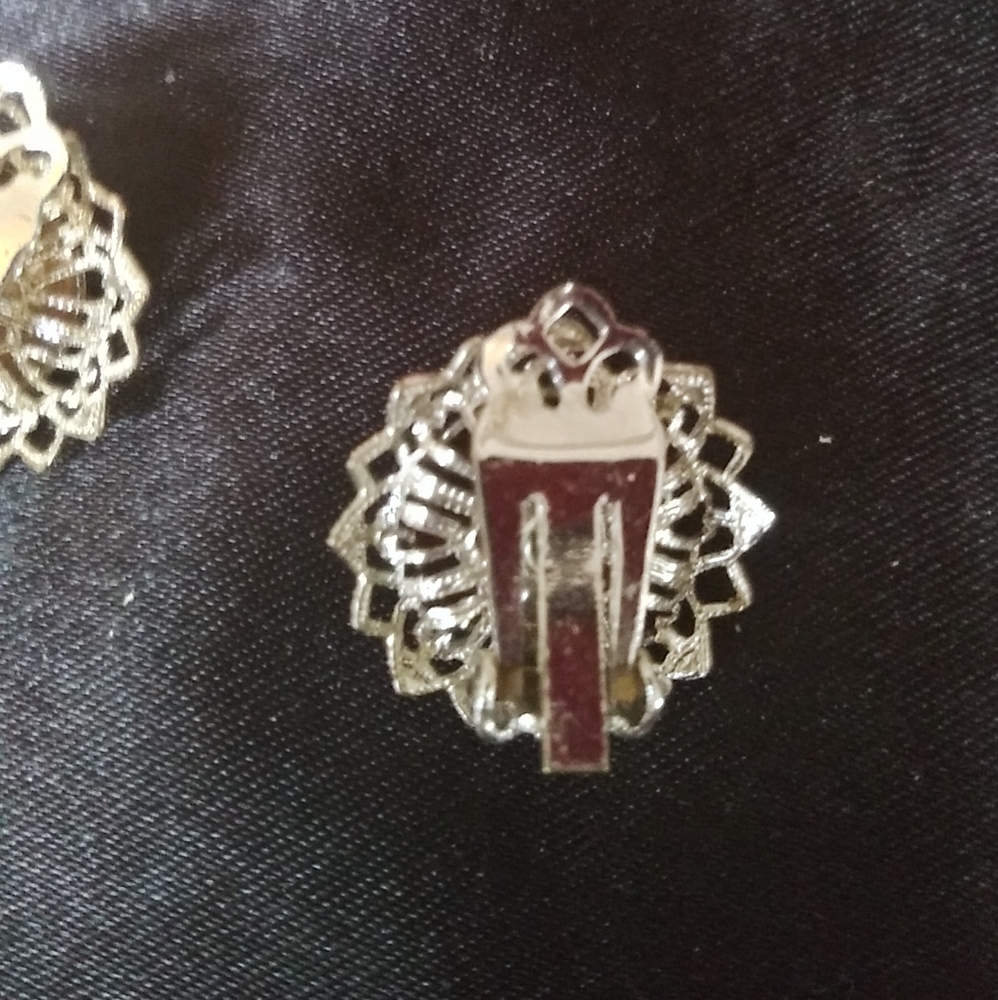 Silver clipon clip on circle flower border earring - Picture 4 of 9